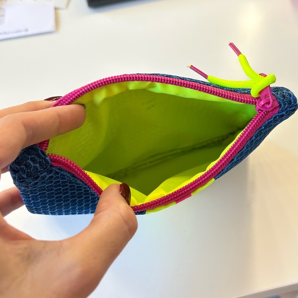 Ipsy Blue Mesh Retro Makeup Bag - Picture 3 of 3